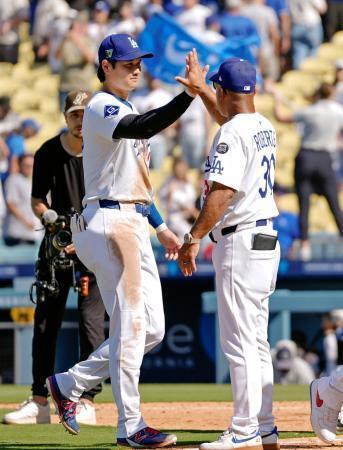 ドジャース、パドレスに３連勝　カブスは首位と８ゲーム差