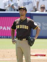 　ドジャース戦の１回、フリーマンに３ランを浴びたパドレスのダルビッシュ（共同）