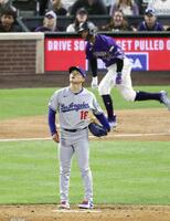 　ロッキーズ戦の７回、トーバーに同点ソロを浴びたドジャース・山本＝デンバー（共同）
