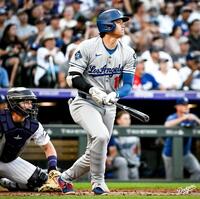 　２回、４４号ソロを放った大谷（ロサンゼルス・ドジャース提供）