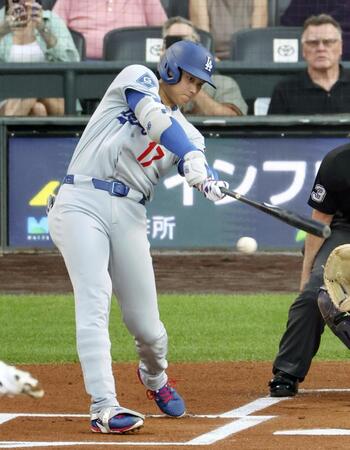 　１回、二塁打を放つ大谷（共同）