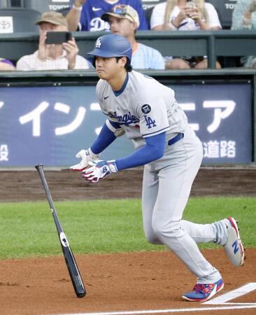 　１回、二塁打を放つ大谷（共同）