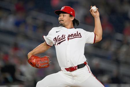 小笠原が初ホールドを記録　七回、打者３人で片付ける