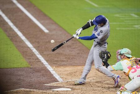 　パドレス戦の９回、中飛に倒れるドジャース・大谷。３打数無安打に終わった＝サンディエゴ（共同）