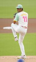 　ドジャース戦に先発し、６回１失点の好投で３勝目を挙げたパドレスのダルビッシュ＝サンディエゴ（共同）