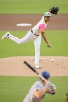 　ドジャース戦に先発し、６回１失点の好投で３勝目を挙げたパドレスのダルビッシュ＝サンディエゴ（共同）