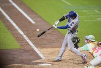 　パドレス戦の９回、中飛に倒れるドジャース・大谷。３打数無安打に終わった＝サンディエゴ（共同）