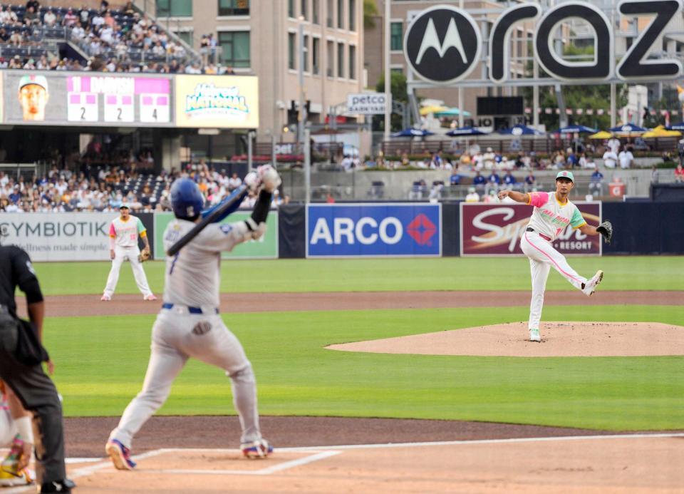 　１回、大谷と対戦するパドレスのダルビッシュ（共同）