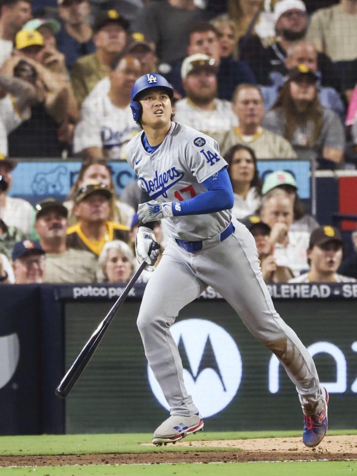 　パドレス戦の９回、中飛に倒れるドジャース・大谷。３打数無安打に終わった＝サンディエゴ（共同）