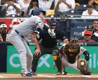 　１回、空振り三振に倒れるドジャース・大谷（共同）