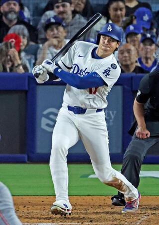 ドジャース・大谷翔平が悲鳴　五回に自打球を右つま先に当てもん絶
