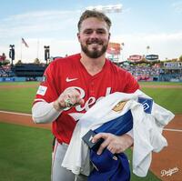 　チャンピオンリングを贈呈されたラックス（ロサンゼルス・ドジャース提供）