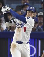 　レッズ戦の６回、右前適時打を放つドジャース・大谷（共同）