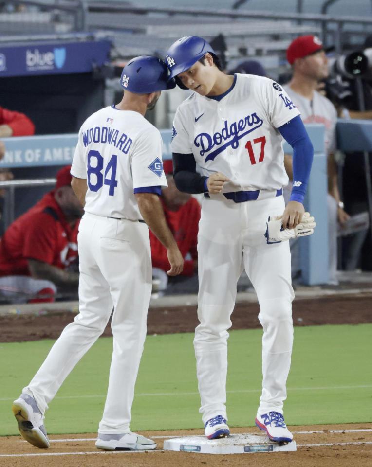 　レッズ戦の３回、四球を選び出塁したドジャース・大谷（共同）