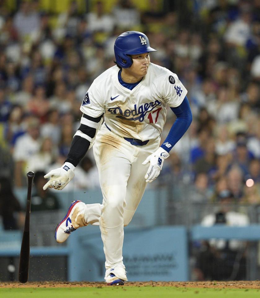 　レッズ戦の６回、右前適時打を放つドジャース・大谷（共同）