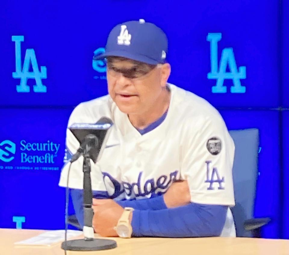 　試合後の会見で３連勝を振り返るロバーツ監督（撮影・小林信行）