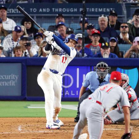 　６回、右前適時打を放つ大谷（共同）