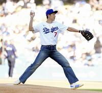 　ドジャースとレッズの試合で始球式を務めるサッカー韓国代表ＦＷの孫興民（共同）