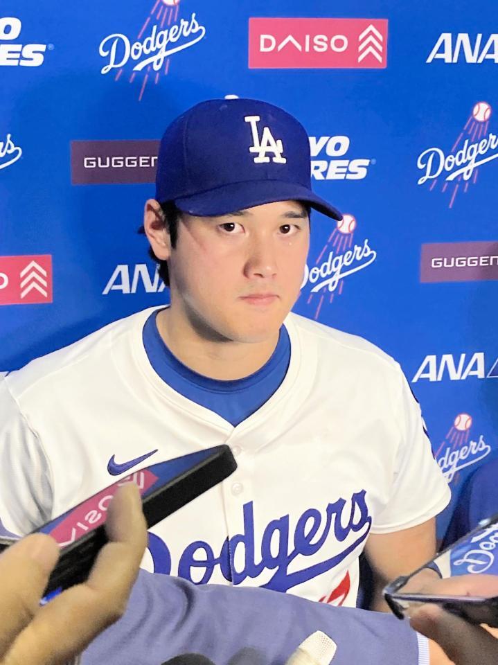 　試合後、インタビューに答える大谷（撮影・小林信行）