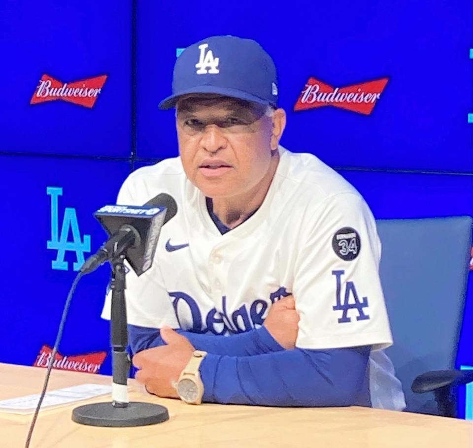 　試合後、大谷について語るロバーツ監督（撮影・小林信行）