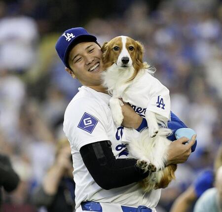 　ドジャース・大谷翔平と愛犬デコピン（提供・共同通信社）