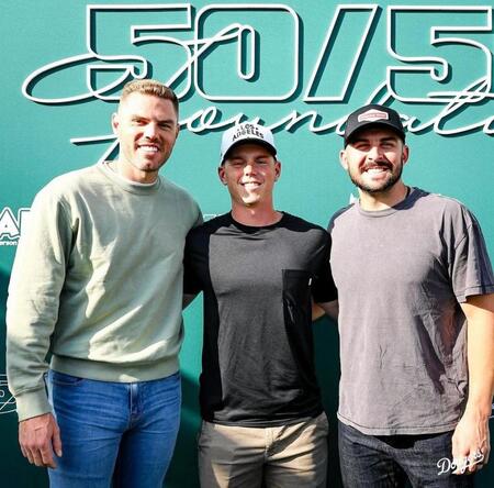 　ベッツの慈善イベントに参加したフリーマン、スミス、ベシア（ロサンゼルス・ドジャース提供）