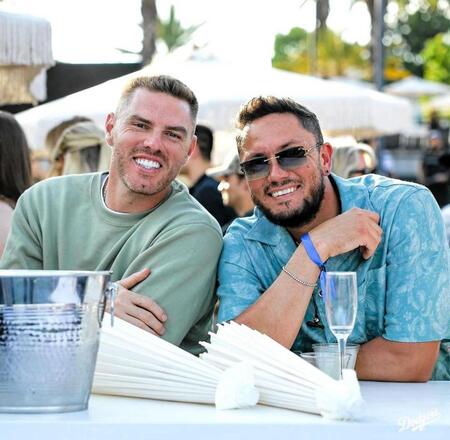 　ベッツの慈善イベントに参加したフリーマンとロハス（ロサンゼルス・ドジャース提供）