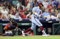 　ブレーブス戦の７回、この試合４本目の本塁打となる４９号３ランを放つフィリーズのシュワバー（ゲッティ＝共同）