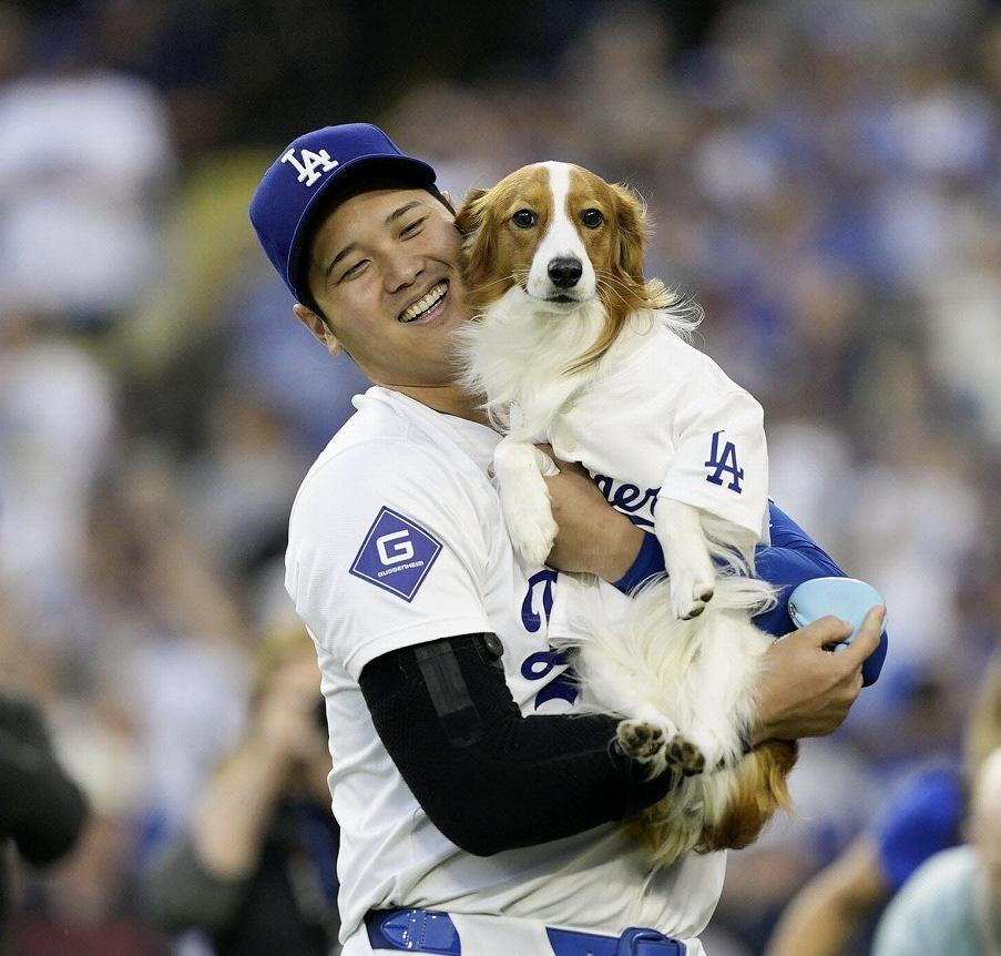 　ドジャース・大谷翔平と愛犬デコピン（提供・共同通信社）