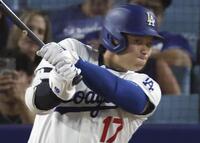 　８回、遊ゴロに倒れる大谷（共同）