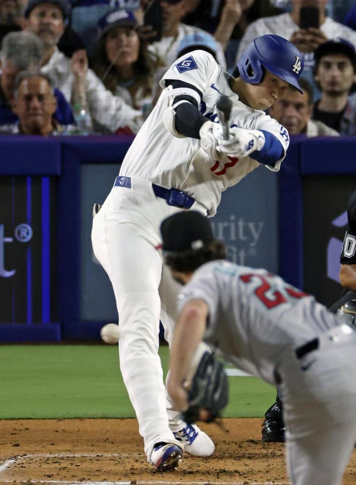 　３回、一塁内野安打を放つ大谷（共同）