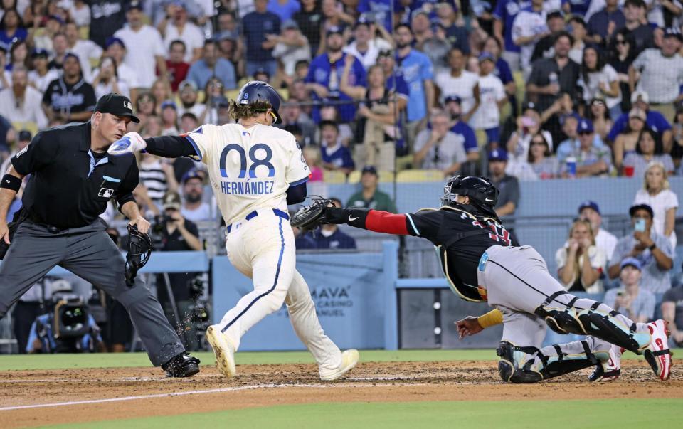 　５回、大谷の左飛で三走のＫ・ヘルナンデスが本塁を突くがタッチアウト（共同）