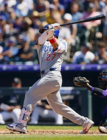 　３回、先制の２点二塁打を放つ鈴木（ゲッティ＝共同）