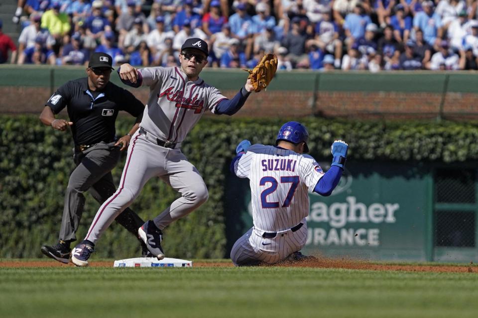 　ブレーブス戦の１回、二盗するカブス・鈴木（イマジンイメージズ・ロイター＝共同）