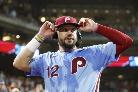 　１試合４本塁打を放ち、インタビューを受けるフィリーズのシュワバー＝８月２８日、フィラデルフィア（ゲッティ＝共同）