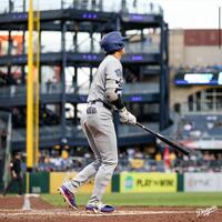 　３回、４６号ソロを放った大谷（ロサンゼルス・ドジャース提供）