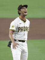 　３回、リベラに２点打を許したダルビッシュ（共同）