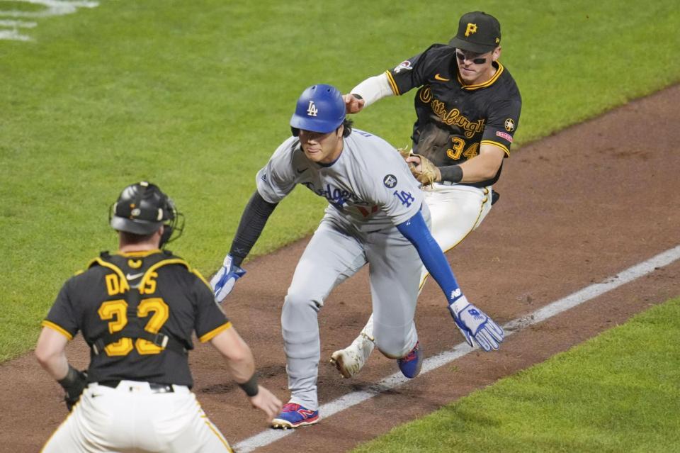 　７回、後続のゴロで三本間に挟まれタッチアウトとなる大谷（ＡＰ＝共同）