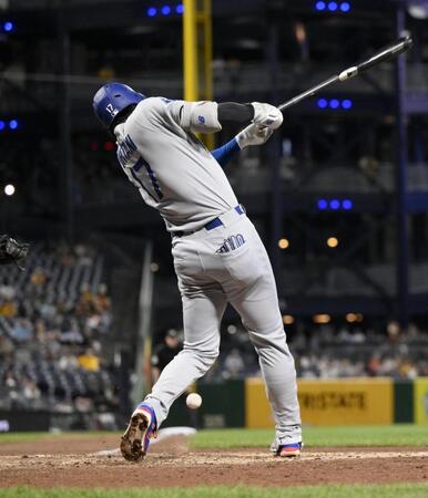 　パイレーツ戦の７回、三塁内野安打を放つド大谷（共同）