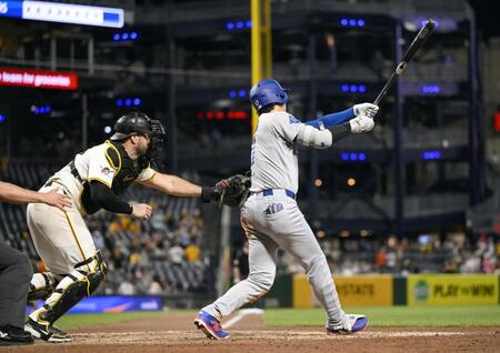 　パイレーツ戦の９回、空振り三振に倒れる大谷（共同）