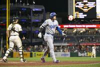 　パイレーツ戦の９回、空振り三振に倒れ最後の打者となった大谷（共同）