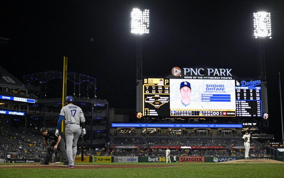 　パイレーツ戦の７回、打席に臨む大谷（17）＝共同