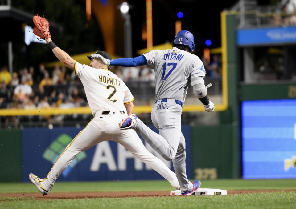 　パイレーツ戦の７回、三塁内野安打を放ち一塁に駆け込む大谷（共同）