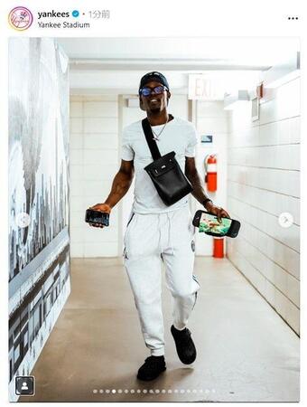 　球場入りするチザム。ヤンキースの公式インスタグラム（ｙａｎｋｅｅｓ）より