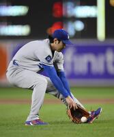 　オリオールズ戦の３回、メヨを投ゴロに仕留めるドジャース先発の大谷（共同）