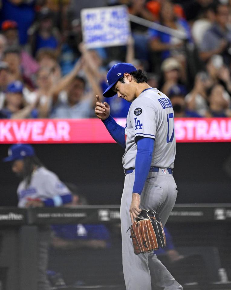 　オリオールズ戦の４回途中、降板するドジャース先発の大谷（共同）