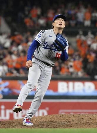 　オリオールズ戦の９回、無安打無得点試合まであと１人の場面で本塁打を浴びたドジャース・山本（共同）