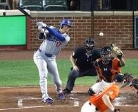 　オリオールズ戦の３回、打点を挙げる遊ゴロを放つドジャース・大谷（共同）