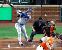 ロサンゼルスドジャースのスタジャン大谷翔平、マジックジョンソン 大谷翔平とマジック・ジョンソン氏が2Sの貴重写真 ドジャースの