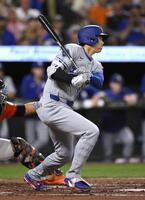　オリオールズ戦の３回、打点を挙げる遊ゴロを放つドジャース・大谷（共同）